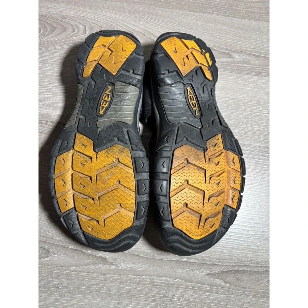 Keen Newport H2 Mens Approx 9.5 Waterproof Hiking Sport Sandals Gorpcore Outdoor
